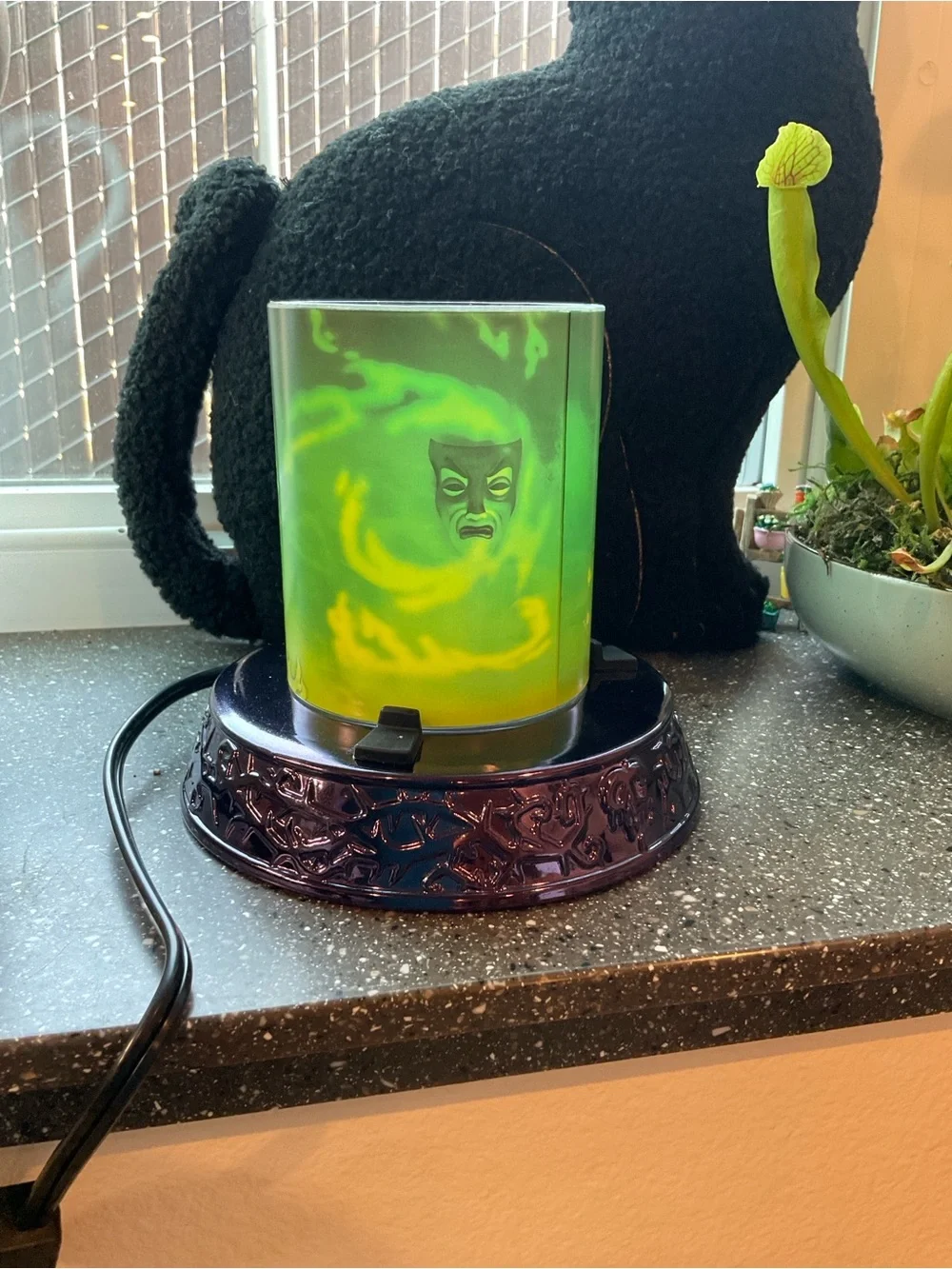 Limited Edition Scentsy Disney Villains Warmer